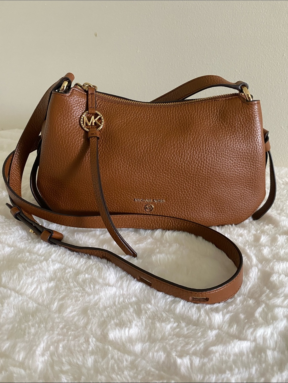 Michael Kors Grand Medium Messenger Bag in Brown Leather